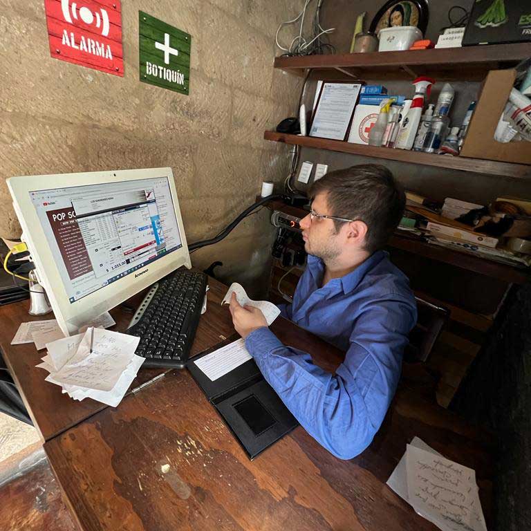 Cliente realizando un corte de caja.