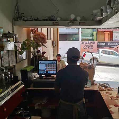 Cajero listo para registrar nuevas ventas.